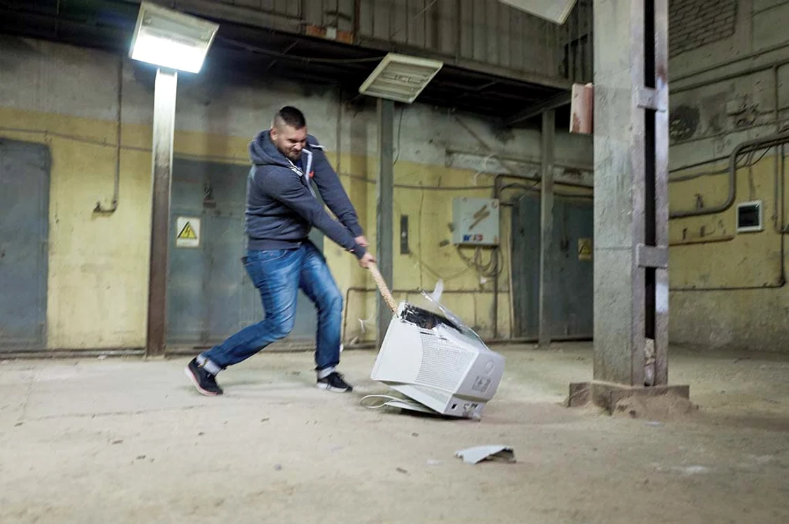 
    Ştiri proaste la televizor?  Fă-l să tacă pe veci!Foto: Guliver/Rexfeatures  