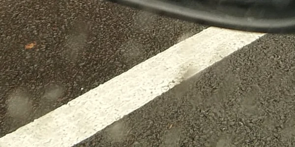 Accident rutier pe Valea Oltului - DN7- în Tuţuleşti - Vâlcea - coliziune între un microbuz şi un autoturism cu patru persoane implicate dintre care una încarcerată Foto Adevărul - credit A.Lazăr