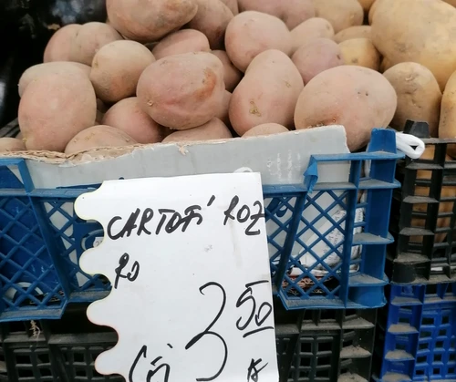 Un kilogramd e cartofi se vinde la piață cu 3,5 lei FOTO I.S.
