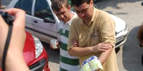 Poliţiştii au primit şapte tichete de masă în schimbul sângelui donat