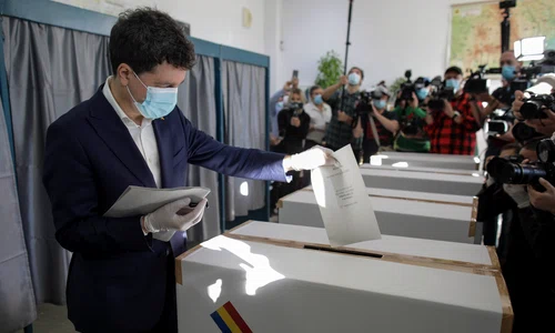 Nicușor Dan, candidatul PNL şi USR PLUS la Primăria Capitalei jpeg