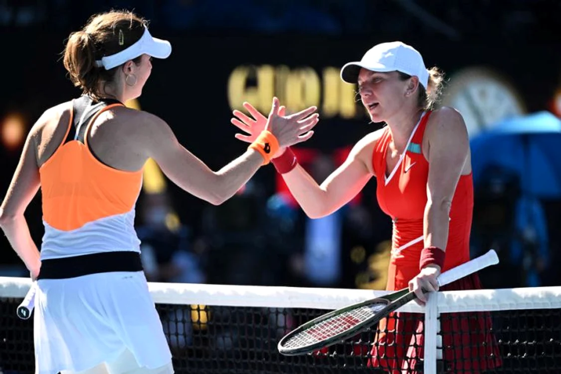 Simona Halep arăta epuizată la finalul partidei cu Alize Cornet (FOTO: EPA)