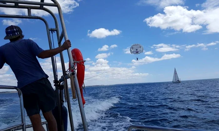Adora a facut parasailing jpeg