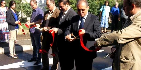 Emil Boc a tăiat panglica parking-ului de pe Mehedinţi