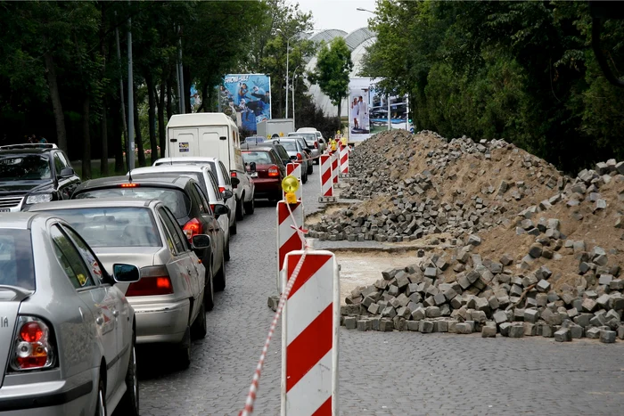 Lucrarile de intretinere au provocat ambutieaje pe mai multe drumuri nationale din tara