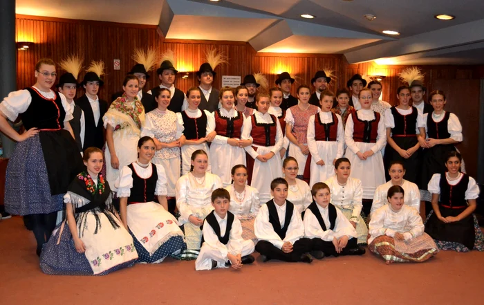 Formaţia de dansuri populare maghiare Tündérkert (Grădina zânelor) din Montevideo –Uruguay FOTO Arhivă