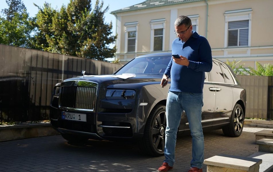 Politicianul moldovean Renato Usatîi, implicat într-un accident în Ungaria cu un Rolls-Royce