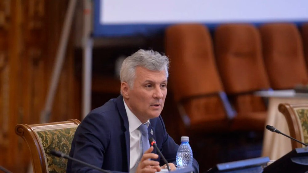 Un senator PSD îl atacă pe Bolojan, după declarațiile despre riscul de faliment al României: „Extrem de dăunătoare pentru economie”