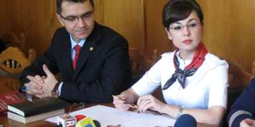 Procurorii Marcel Codiță și Violeta Păun au fost reținuți în declarații. 
