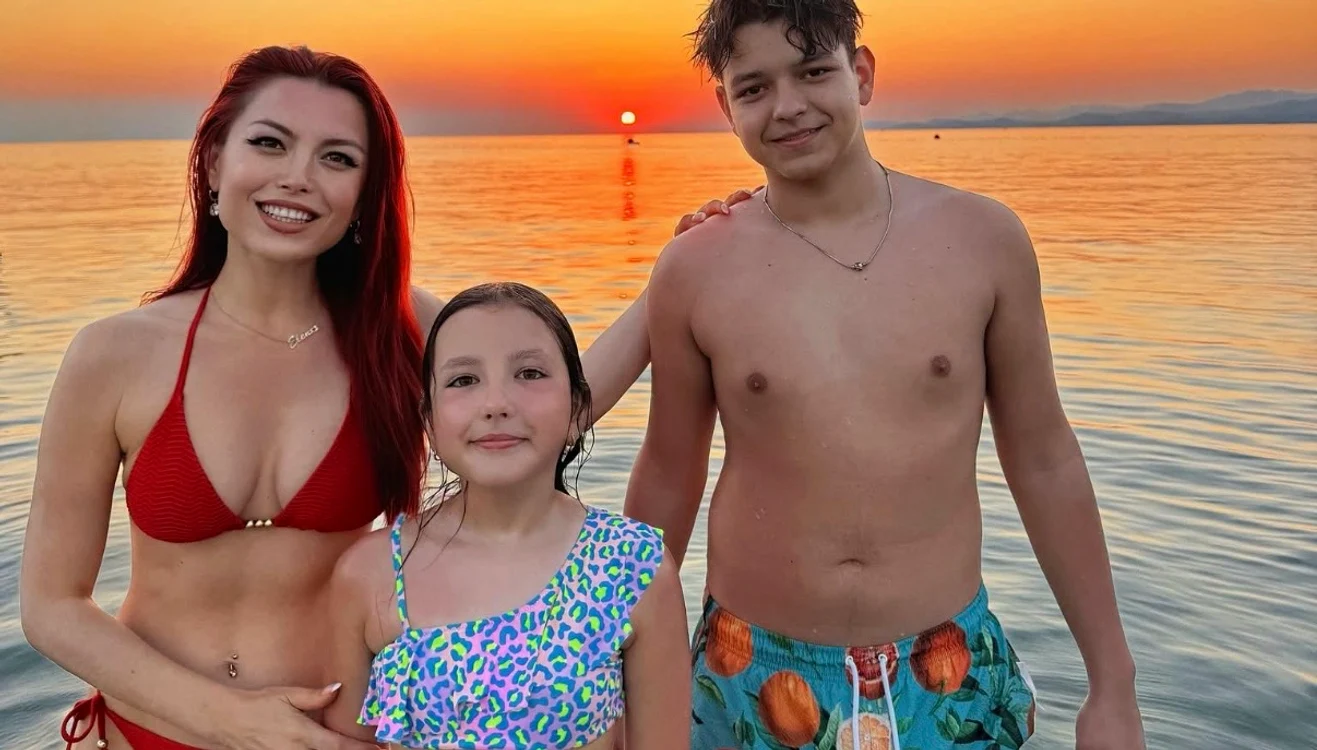 Elena Gheorghe, alături de copii în Grecia 