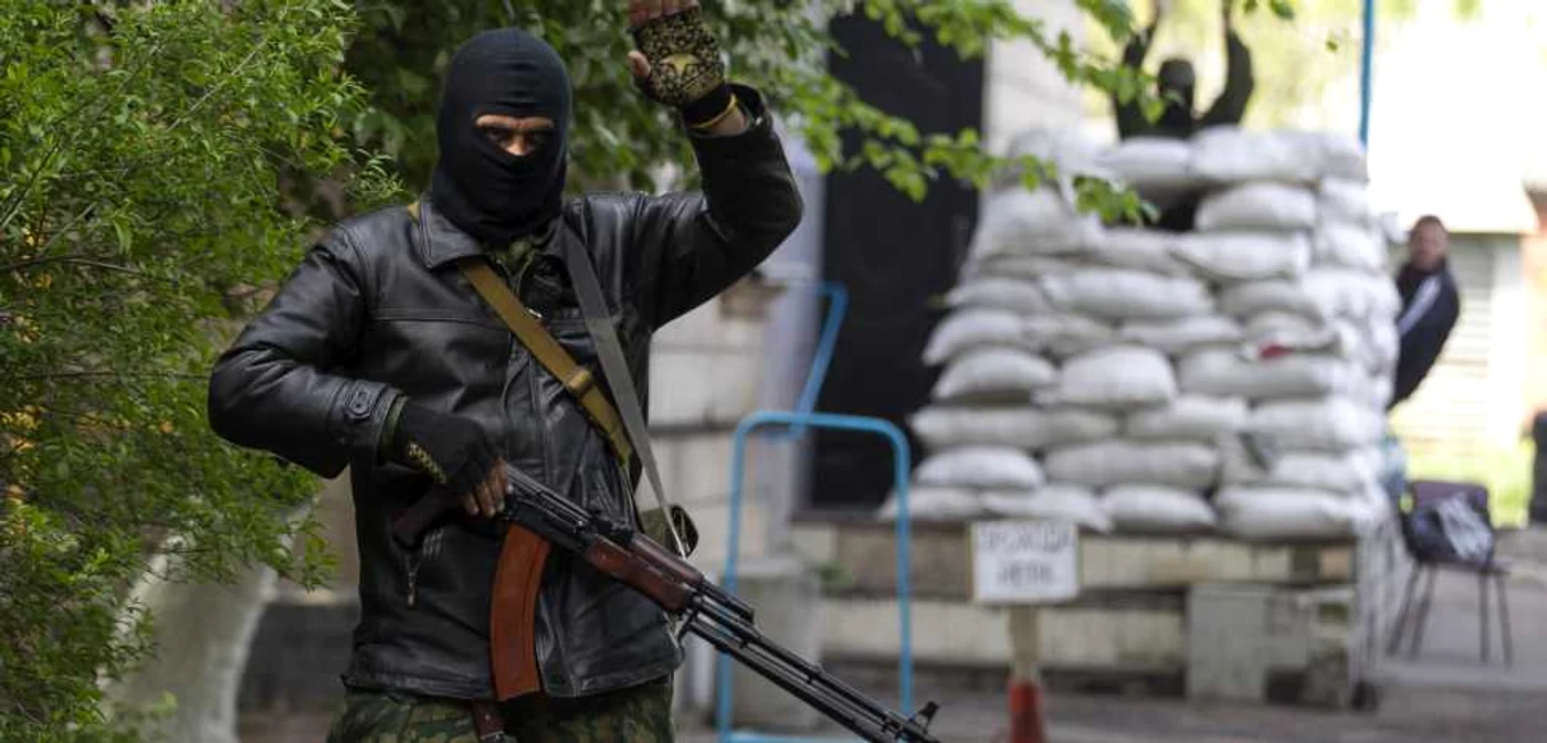 Printre militanţii fără însemne din estul separatist al Ucrainei sunt şi luptători ceceni. FOTO Reuters