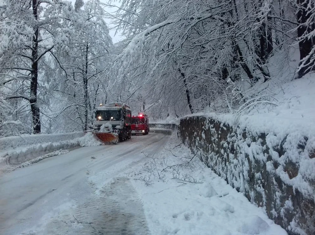 DN 66, între Bumbești Jiu și Petroșani, este un drum greu, dar utilajele au fost prezente ca să-l deszăpezeasc