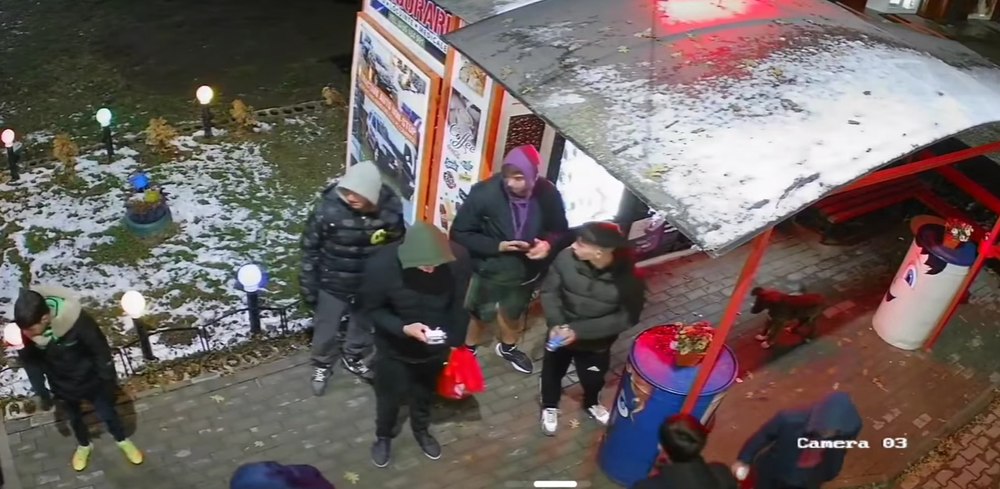 Noua „distracție” a teribiliștilor, surprinsă de o cameră de supraveghere. Lecția pe care o dă un cetățean VIDEO