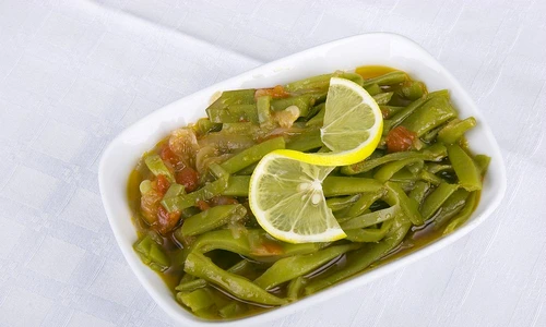 salata de fasole verde cu rosii si usturoi jpeg