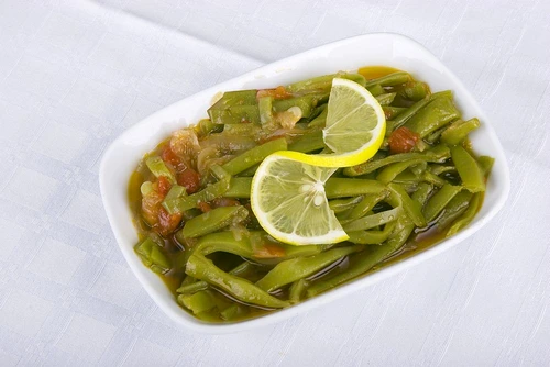 salata de fasole verde cu rosii si usturoi jpeg