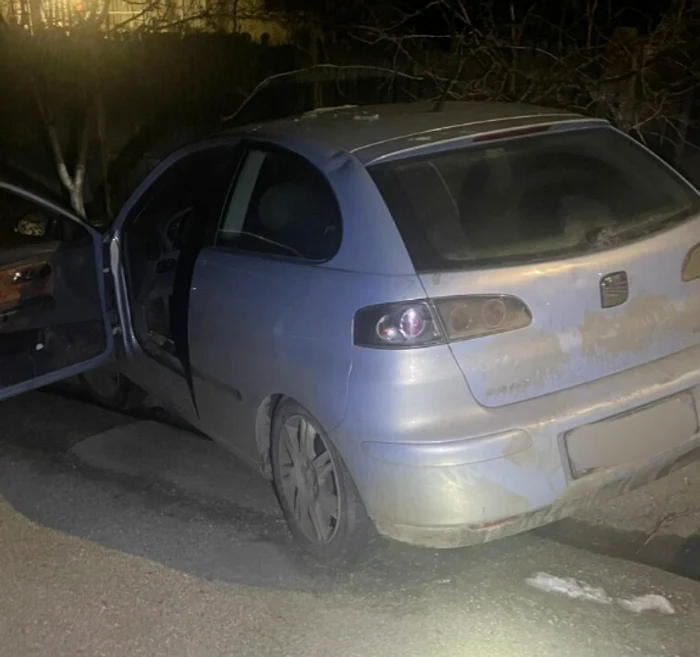 Tânăr fără permis fuge de poliție, prins într-un grajd. FOTO: Gazeta de Sud