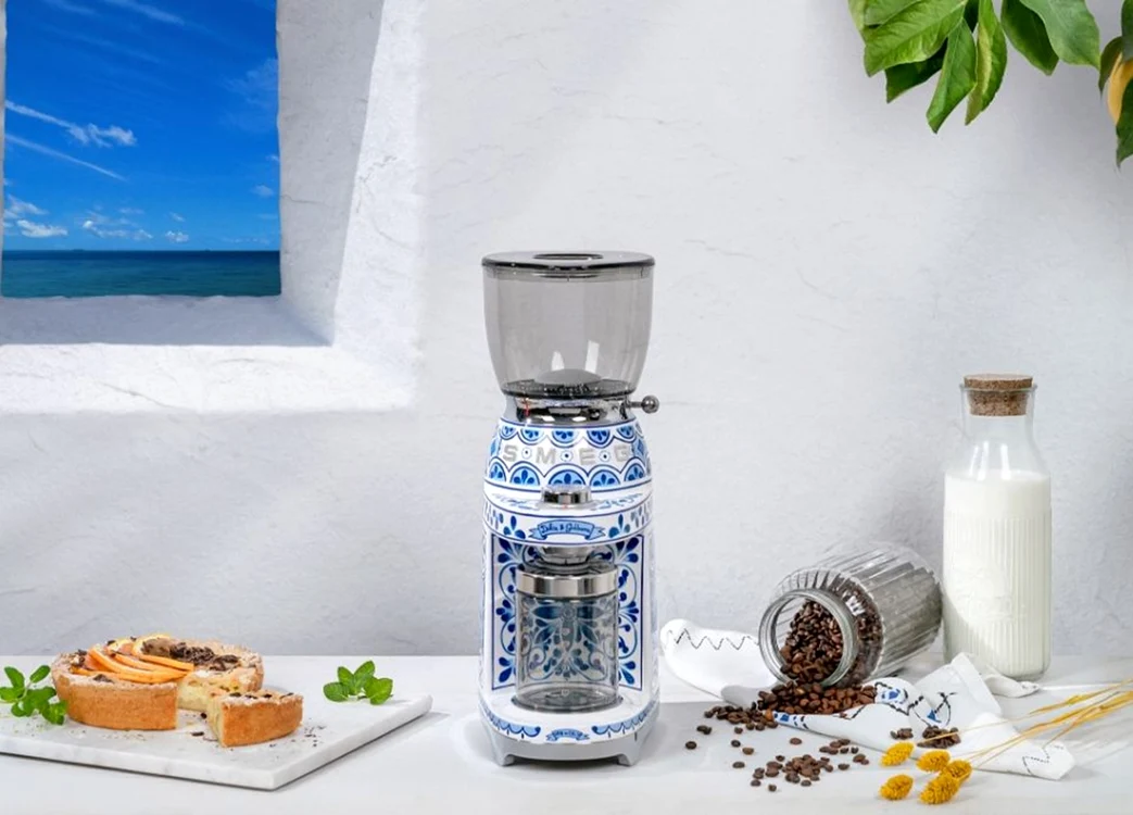 Râșniță electrică de cafea Smeg Dolce&Gabbana Sursă Harvey Norman jpg