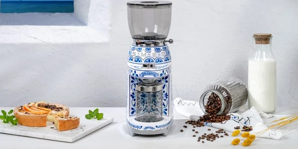 Râșniță electrică de cafea Smeg Dolce&Gabbana Sursă Harvey Norman jpg