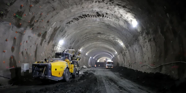 Autostrada cu tuneluri din vestul României  Tunelurile de la Holdea  Foto Daniel Guță  ADEVĂRUL (59) JPG