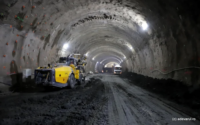 Lucrări la Tunelul Holdea, de pe A1. Foto: Daniel Guță. ADEVĂRUL