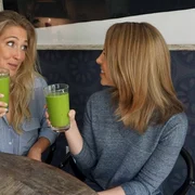 Smoothie cu ananas și spanac detoxifiant revigorant și prietenos cu rinichii Captură video YouTube jpg