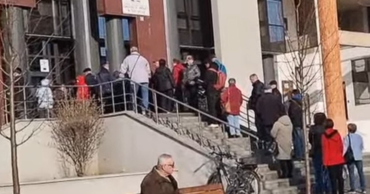 Coadă mare la plățile taxelor în Alba Iulia, reducere 10%.