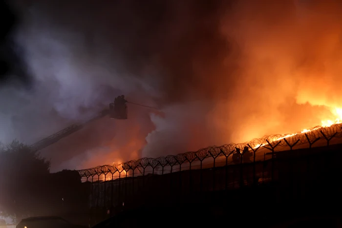 Un incendiu puternic a izbucnit la o hală din Șoseaua Pantelimon FOTO: Inquam photos / George Călin