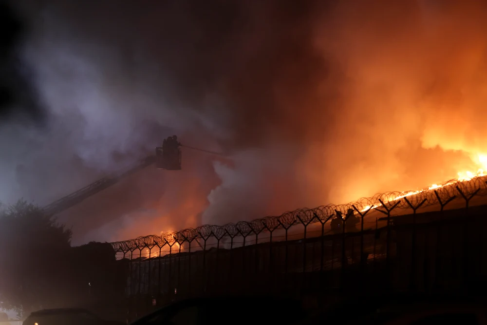 Fum dens și toxic în București după incendiul din Sectorul 2: valori de șapte ori mai mari decât limita admisă