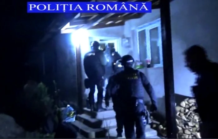 Poliţiştii au descins în locuinţa unde cetăţeanul francez stătea cu chirie FOTO Adevărul