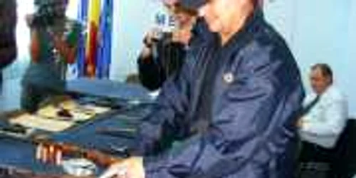 arme confiscate de poliţiştii mehedinţeni FOTO Corina Macavei 