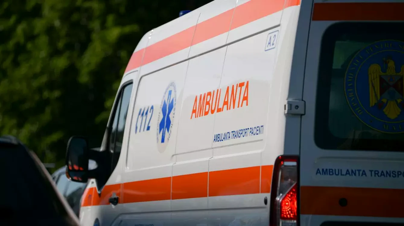 Un elev de clasa a VIII-a a murit subit în timpul pauzei, chiar în curtea unității de învățământ