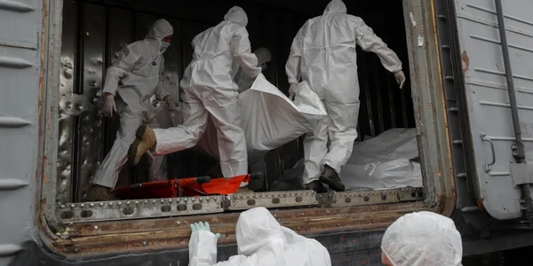 Cadavre ale soldaților rusi stranse de ucraineni FOTO EPA EFE jpg