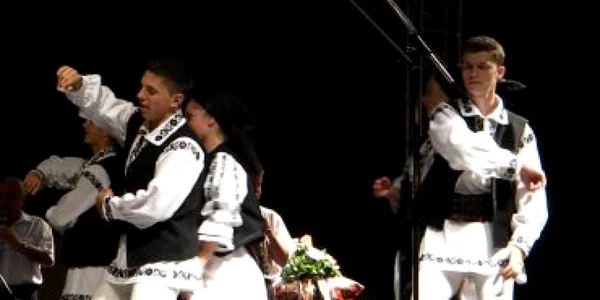 Bistriţa :  Spectacol folcloric la Telciu- Adevărul la minut