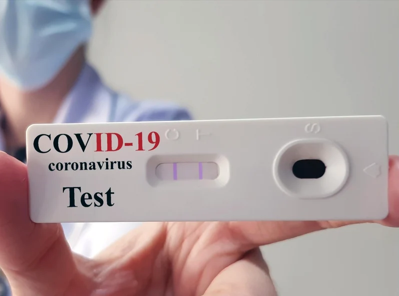 Călătorii care vin din China trebuie să prezinte un test negativ