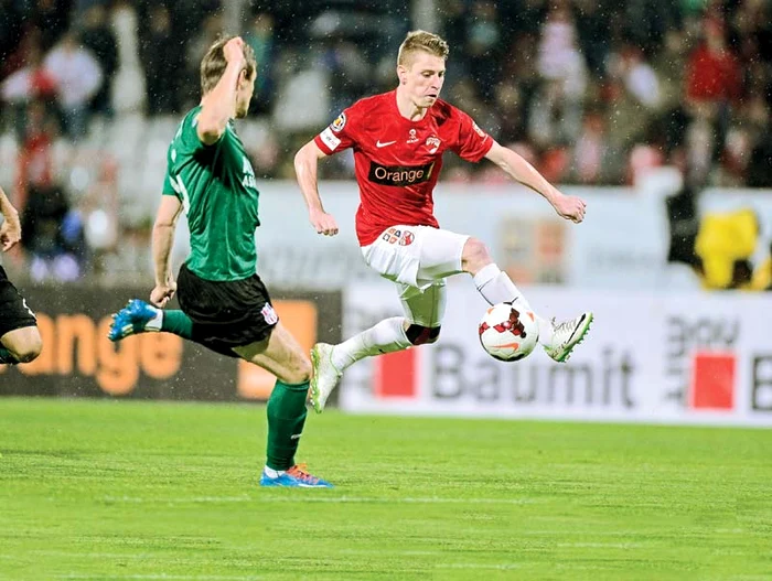 
    Lazăr a intrat în dizgraţia  fanilor dinamovişti după ce  s-a aflat la originea demiterii  antrenorului Mihai TejaFoto: Mediafax  