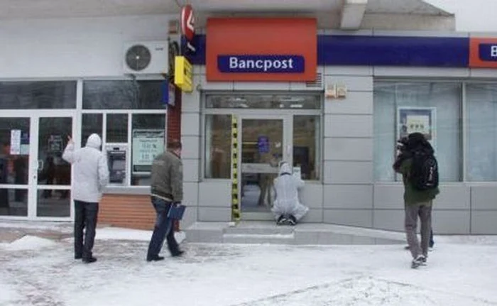 
    Poliţiştii au demarat cercetările pentru prinderea răufăcătorului. (Foto: Adevărul)  