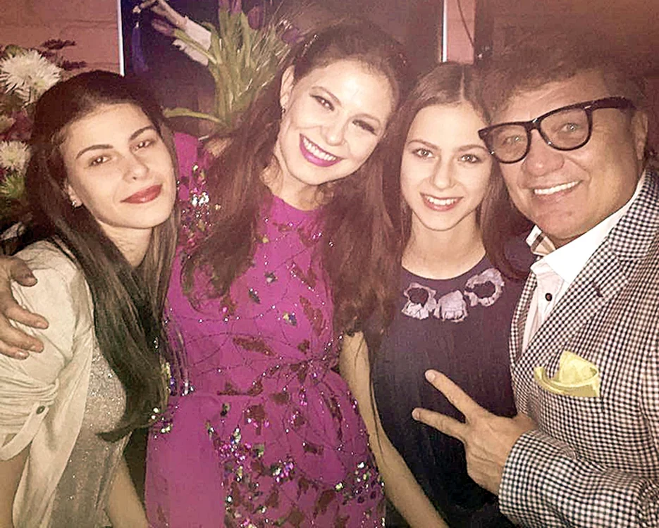 2014. Rita, alături de fetele ei, Rebecca şi Gloria, și de Sorin Mărcuș