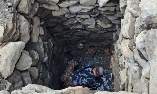 Descoperiri arheologice în fântâna castrului roman de la Călugăreni (© Muzeul Județean Mureș)