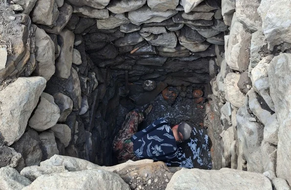 Descoperiri arheologice în fântâna castrului roman de la Călugăreni (© Muzeul Județean Mureș)