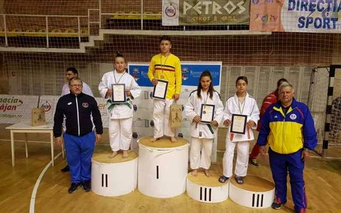 Campionii de la C.S.M. Arad-antrenor Dorin Drimbe