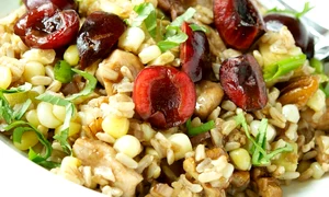 salata de orez brun cu cirese si pui jpeg