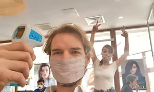 Sorin Similea s a întors luni la salonul de coafură jpeg