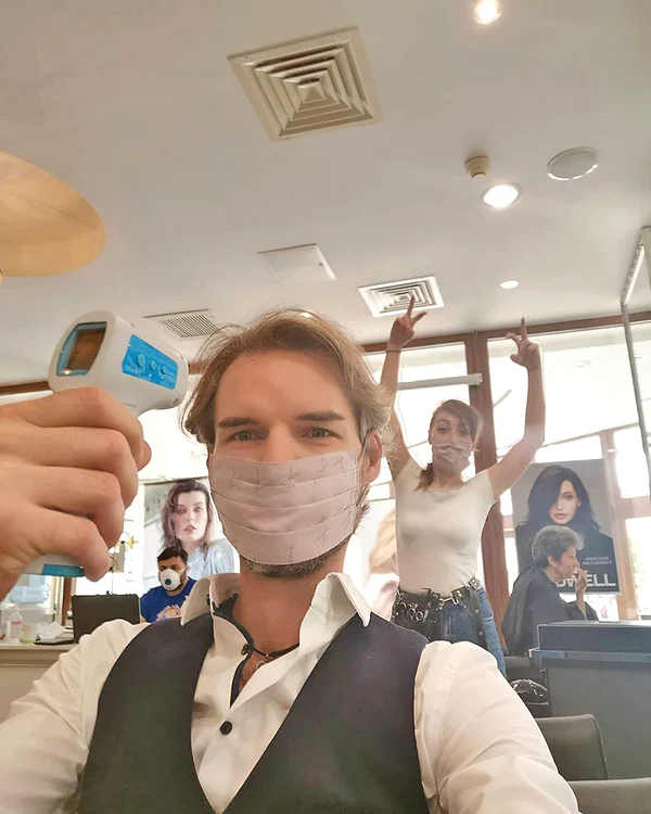 Sorin Similea s-a întors luni la salonul de coafură