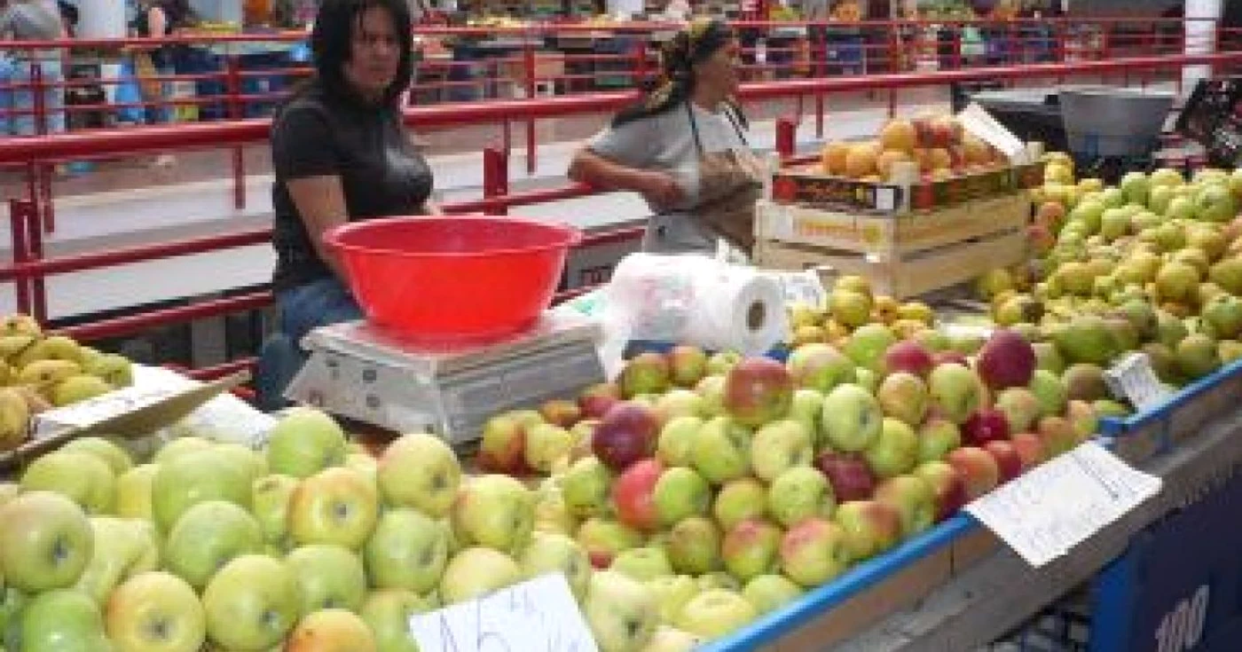 Turnu Severin: Din toamnă, 33.200 de elevi mehedinţeni vor primi mere la şcoală