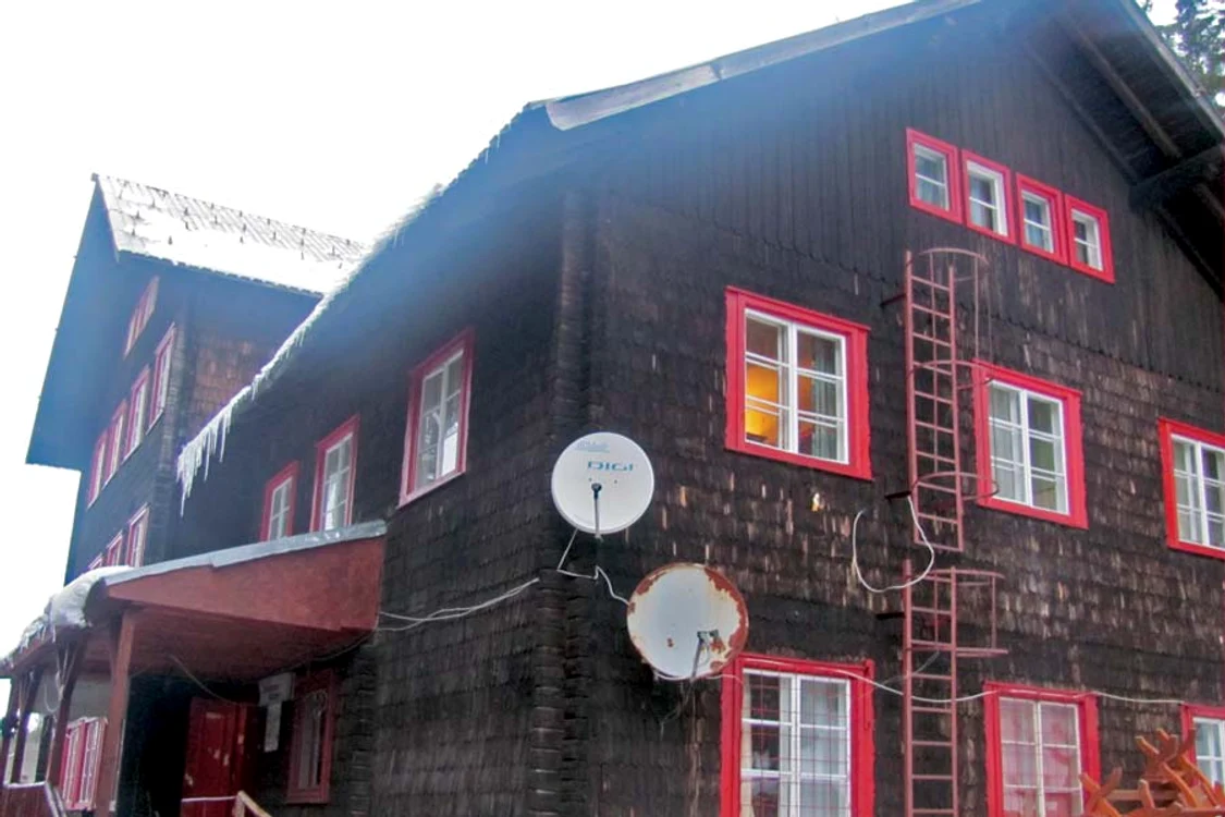 
    Vila din Păltiniş  s-a transformat  în ultimele zile  într-un „buncăr”  
