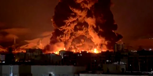 Incendiu izbucnit la un depozit de petrol din capitala Iranului, Teheran FOTO AFP