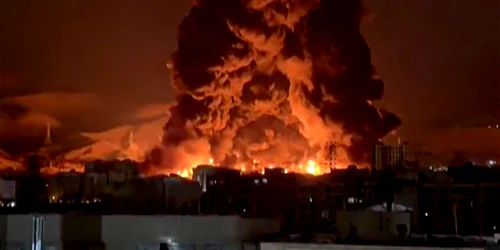 Incendiu izbucnit la un depozit de petrol din capitala Iranului, Teheran FOTO AFP