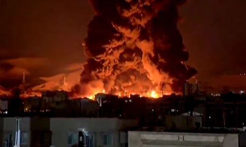 Incendiu izbucnit la un depozit de petrol din capitala Iranului, Teheran FOTO AFP