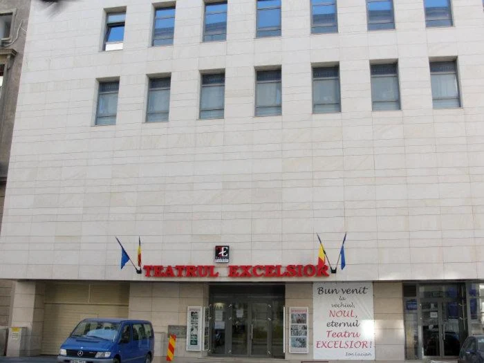 Sediul Teatrului Excelsior se află pe str. Academiei nr. 28