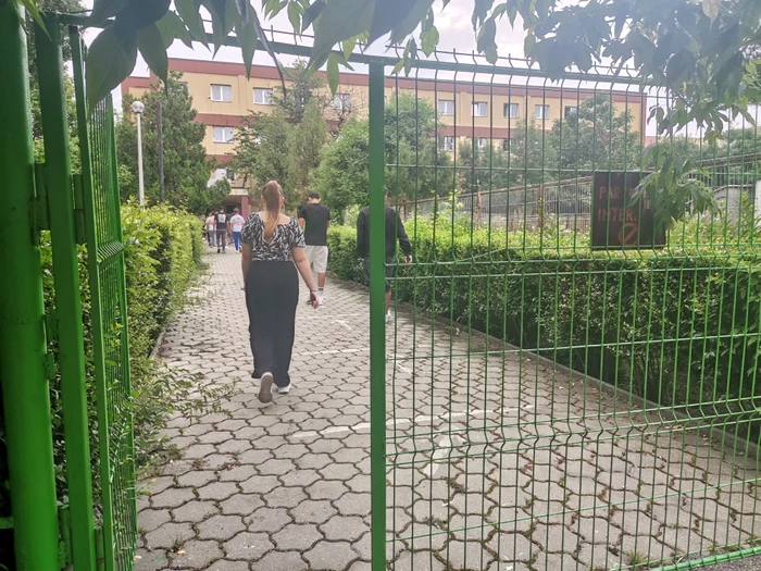 Candidații sunt așteptați vineri să susțină proba scrisă la alegere FOTO: Alina Mitran